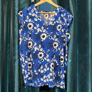 Like New - Hilary Radley Blue/cream/black floral short sleeved top